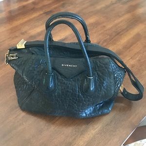 Givenchy Antigone black leather bag!